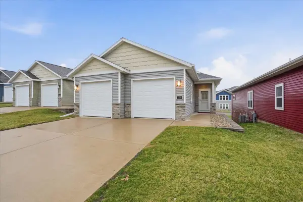 1206 Tivoli Circle, Oregon, WI 53575