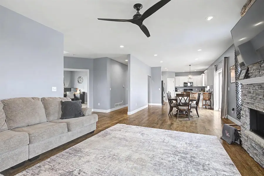 434 White Street, Benton, WI 53803 - #3