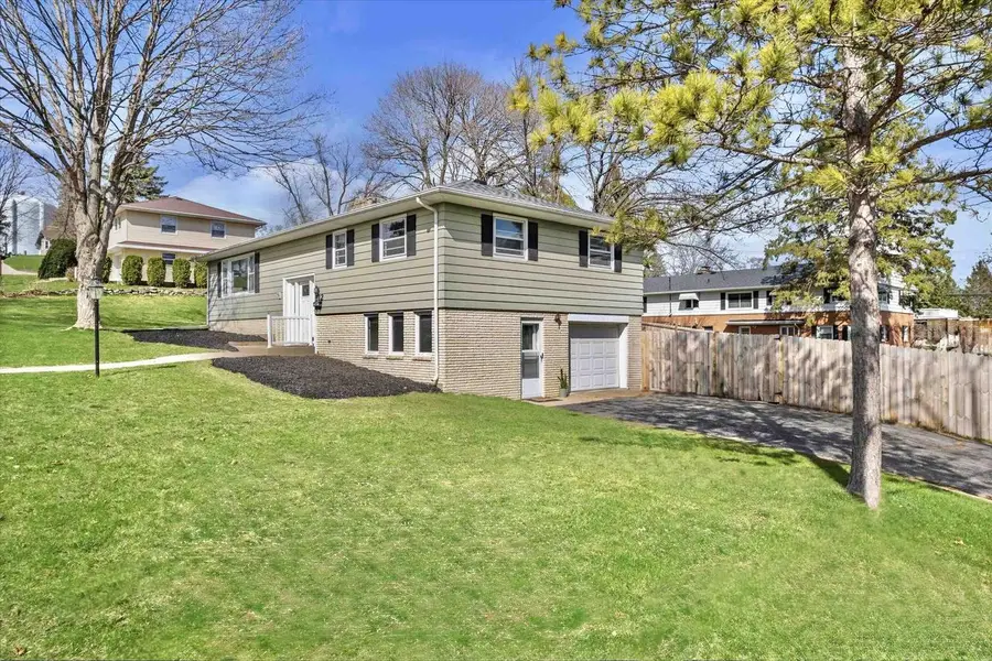 612 Roosevelt Street, Fort Atkinson, WI 53538 - #2