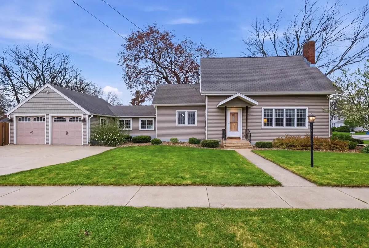 102 1st Street, Brooklyn, WI 53521 - #1