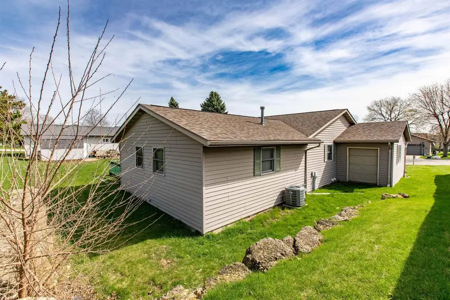 506 Bray Street, Dodgeville, WI 53533 - #2