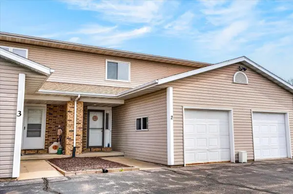 455 Bowlavard Avenue #2, Belleville, WI 53508
