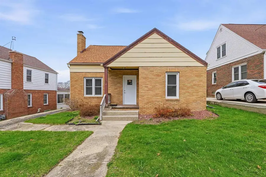 612 W Mackie Street, Beaver Dam, WI 53916 - #2