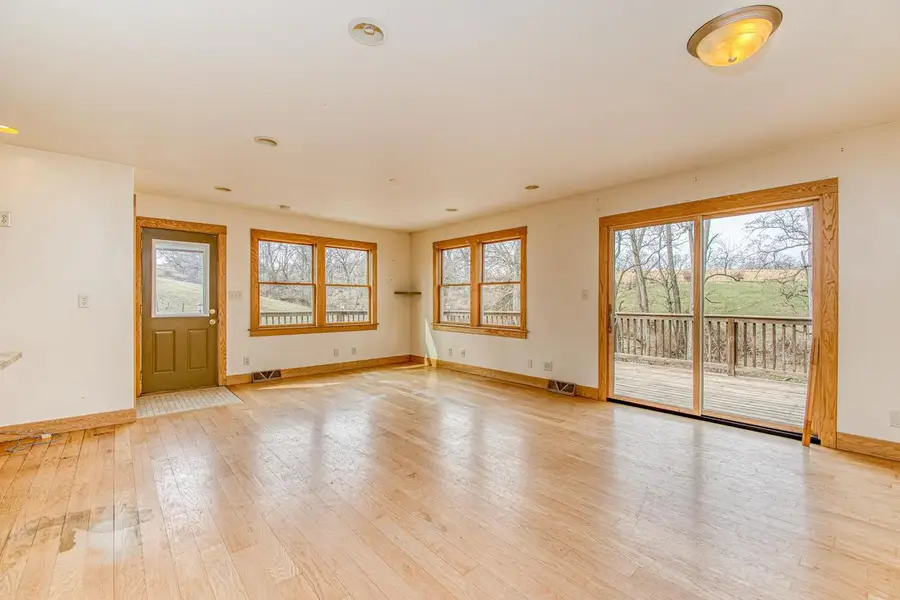 13800 W Valley Road, East Dubuque, IL 61025 - #2