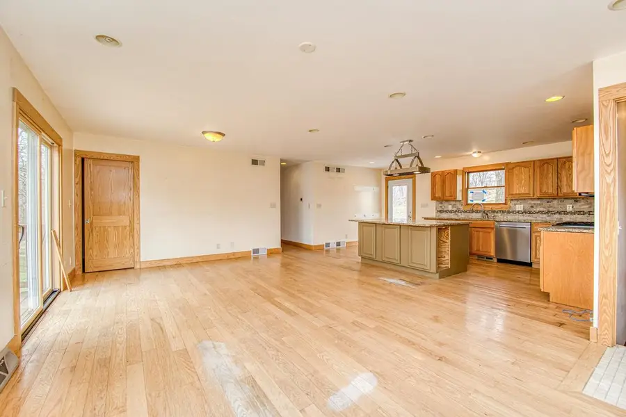 13800 W Valley Road, East Dubuque, IL 61025 - #3