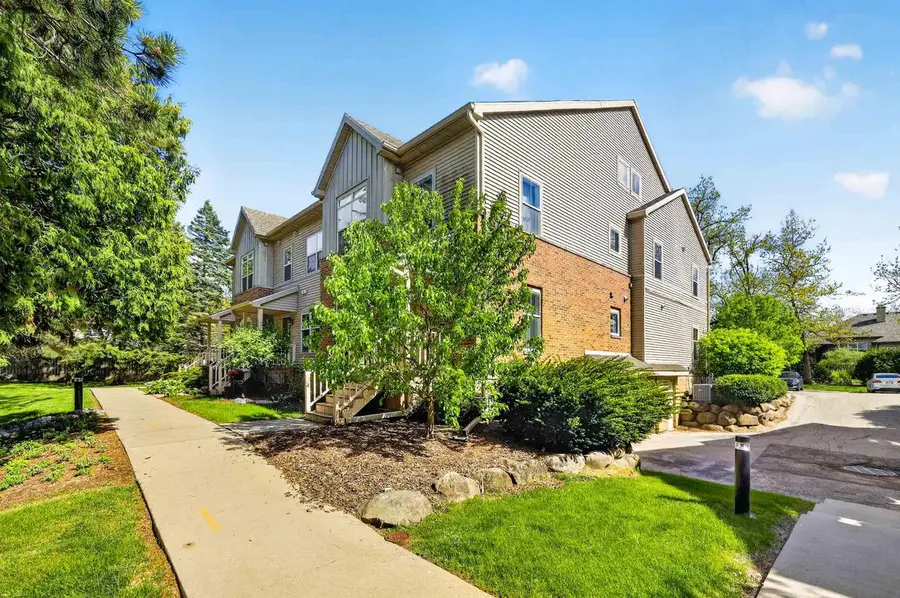 2896 S Seminole Highway #7, Fitchburg, WI 53711 - #2