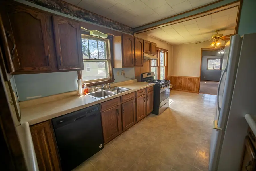 116 N Charles Street, Westfield, WI 53964 - #3