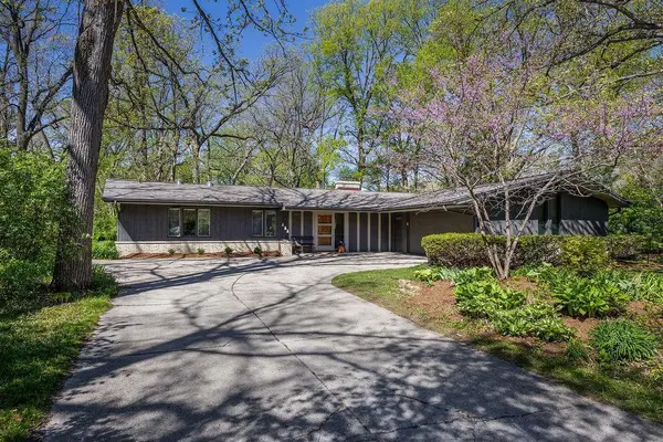 2404 Mayflower Drive, Middleton, WI 53562