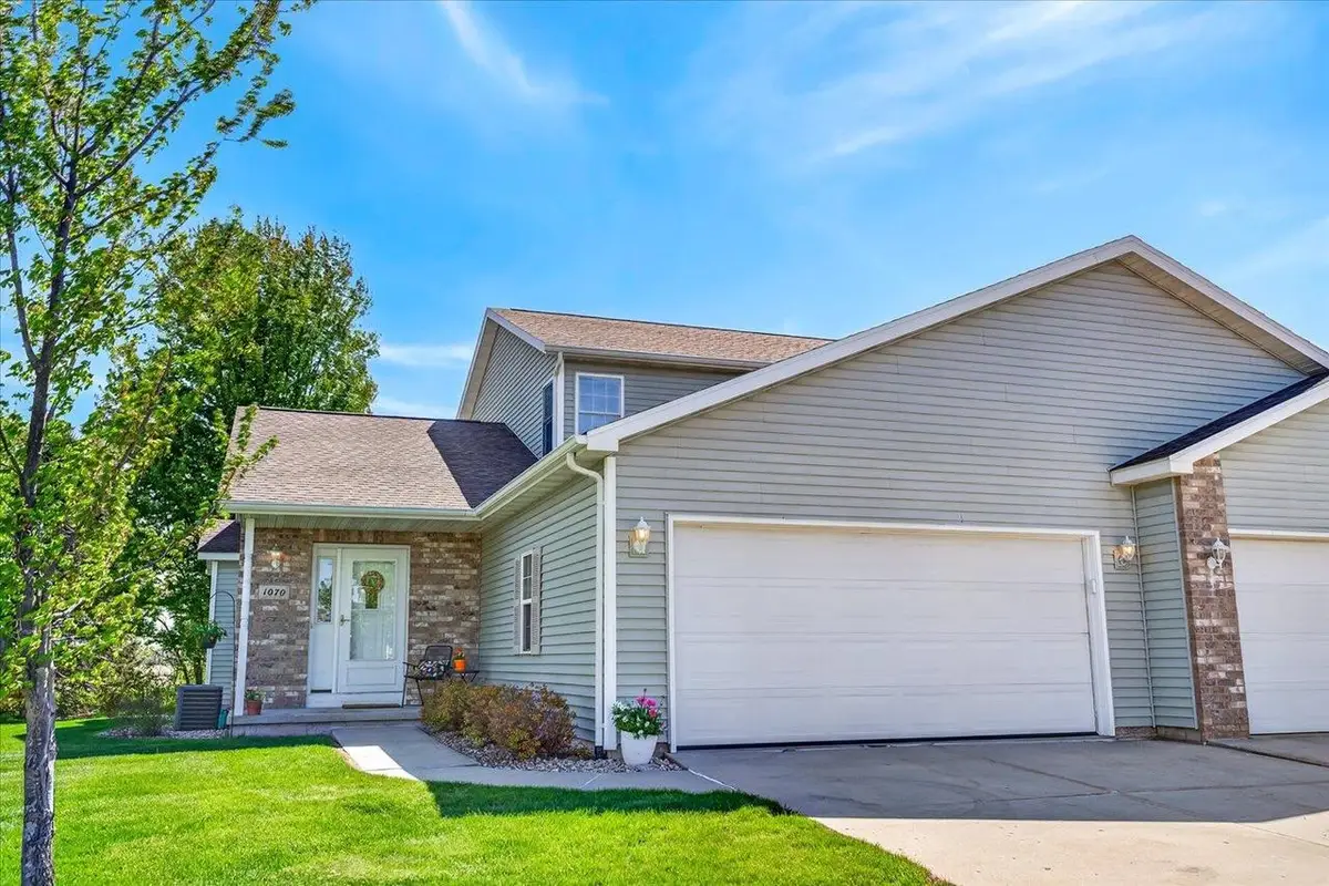 1070 Vinyard Drive, Oregon, WI 53575 - #1