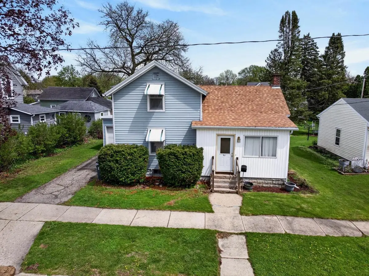 810 21st Avenue, Monroe, WI 53566 - #1