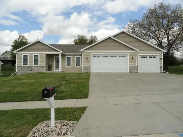 525 Eagle Ridge Ln, Portage, WI 53901 - #1