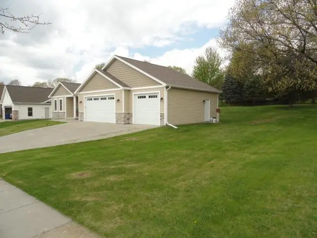 525 Eagle Ridge Ln, Portage, WI 53901 - #2