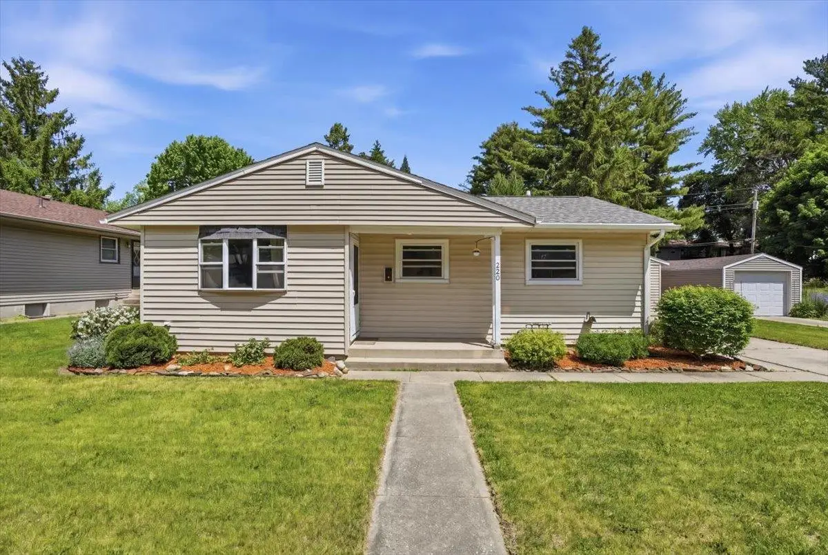 220 Dorow Avenue, Edgerton, WI 53534 - #1