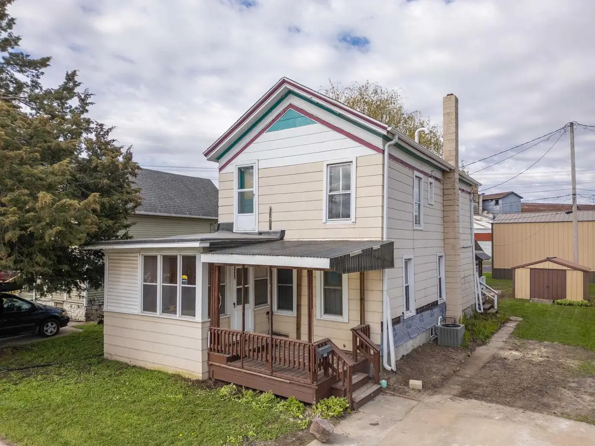 336 Locust Street, Reedsburg, WI 53959 - #1