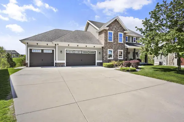 245 Stone Bridge Circle, Deerfield, WI 53531