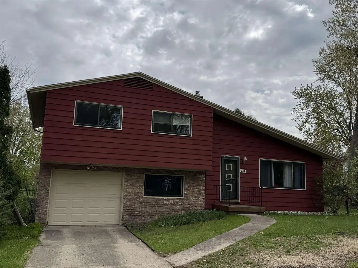407 Silver Lake Drive, Portage, WI 53901 - #1