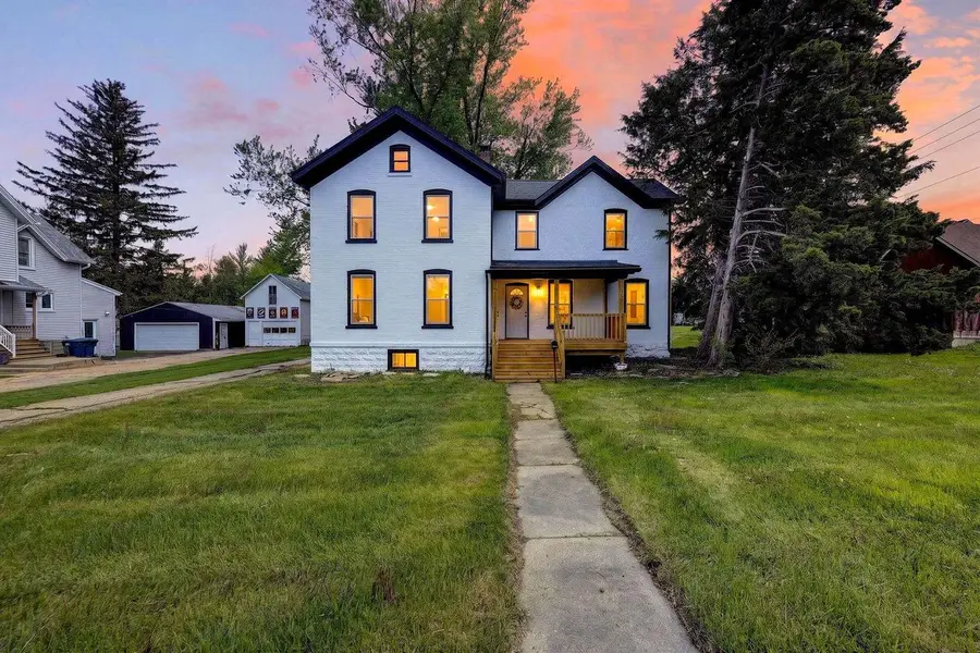 129 W Oak Grove Street, Juneau, WI 53039 - #2