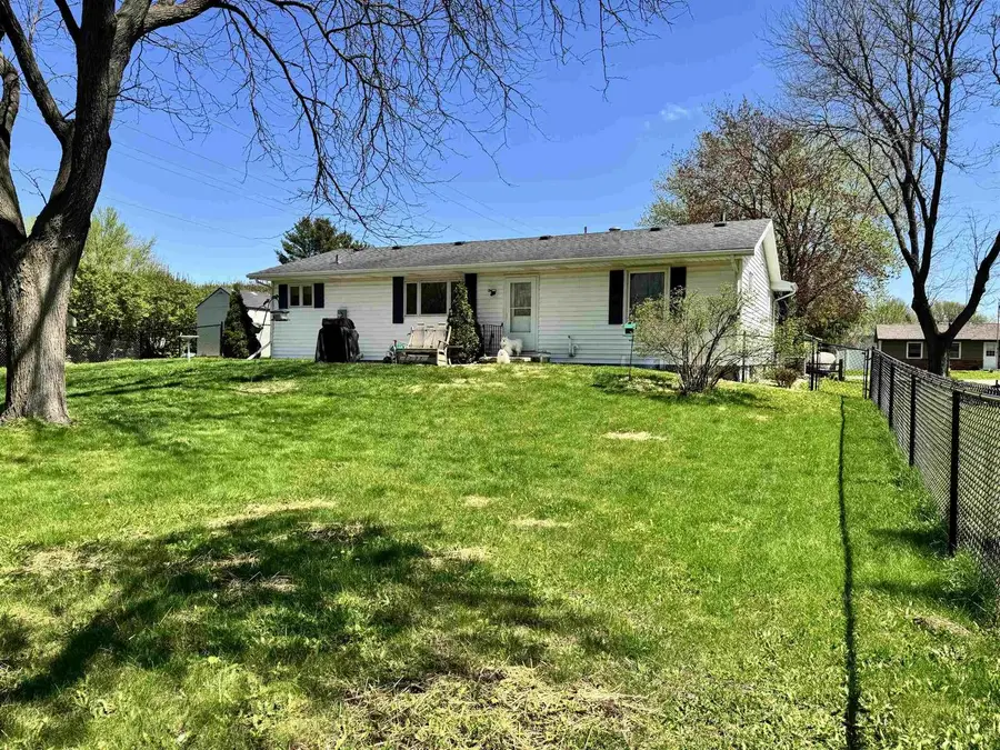 416 Lexington Parkway, Deforest, WI 53532 - #2