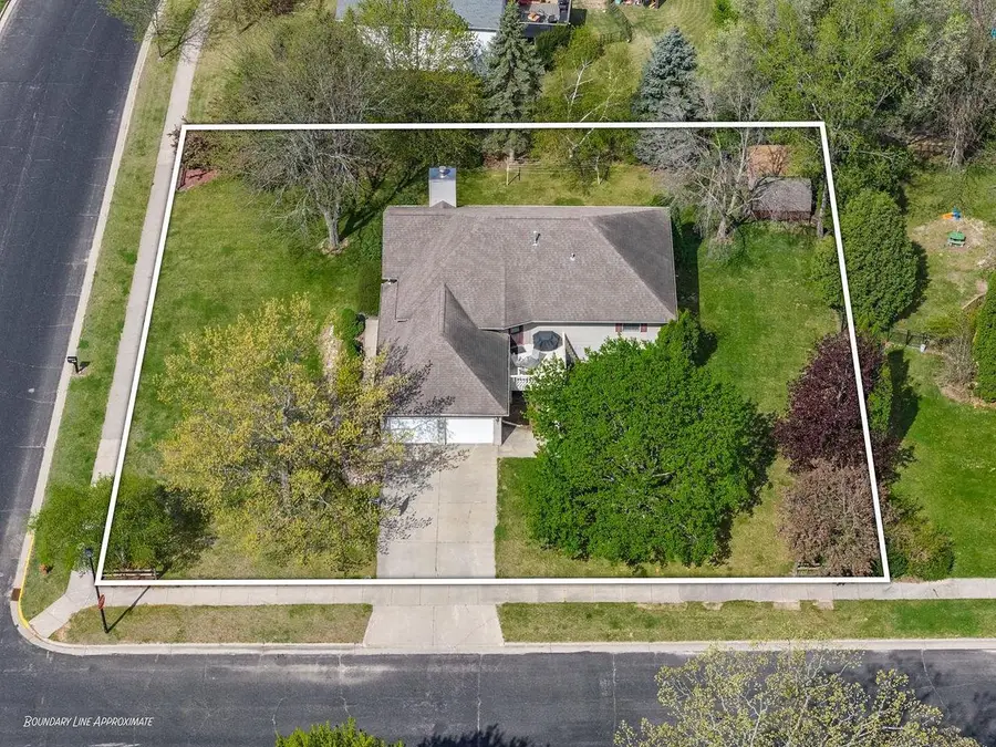 1827 Huntington Park Drive, Reedsburg, WI 53959 - #2
