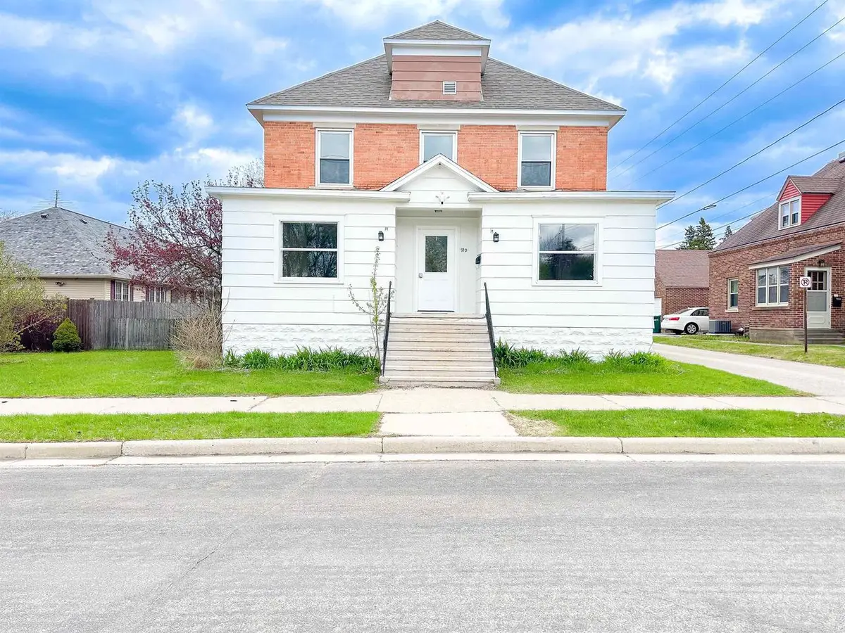 910 Wells Street, Marinette, WI 54143 - #1