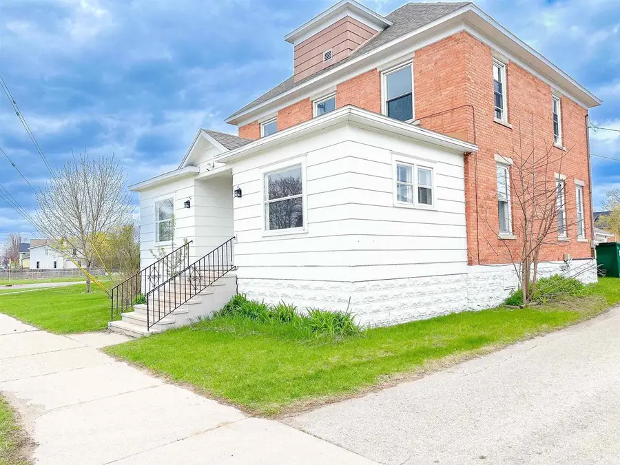 910 Wells Street, Marinette, WI 54143 - #2