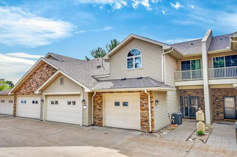 414 Hiawatha Drive #103, Wisconsin Dells, WI 53965 - #3