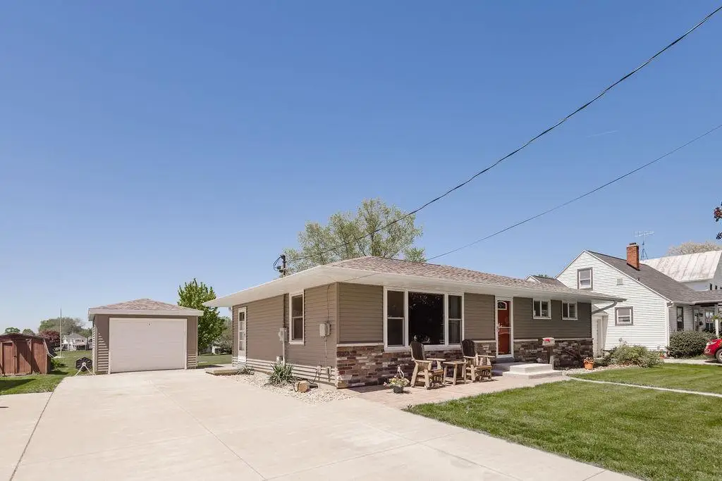 880 2nd Street, Platteville, WI 53818 - #1