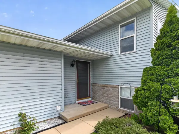 808A N Clover Lane, Cottage Grove, WI 53527