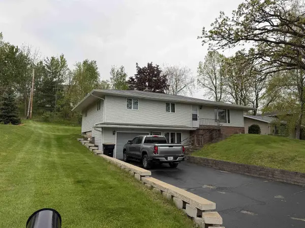 305 Sunset Drive, Deforest, WI 53532