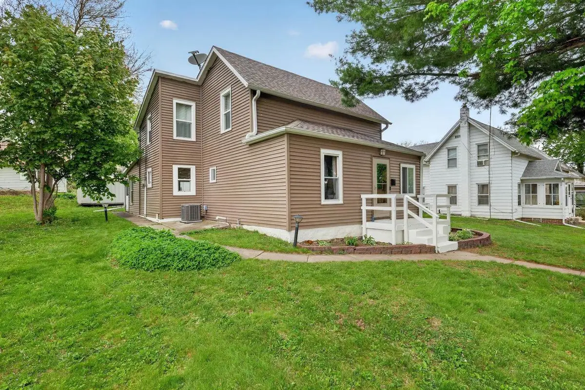 423 Mulberry Street, Baraboo, WI 53913 - #1