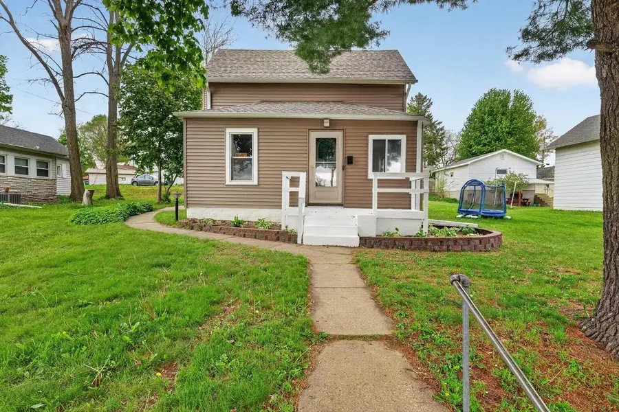 423 Mulberry Street, Baraboo, WI 53913 - #2