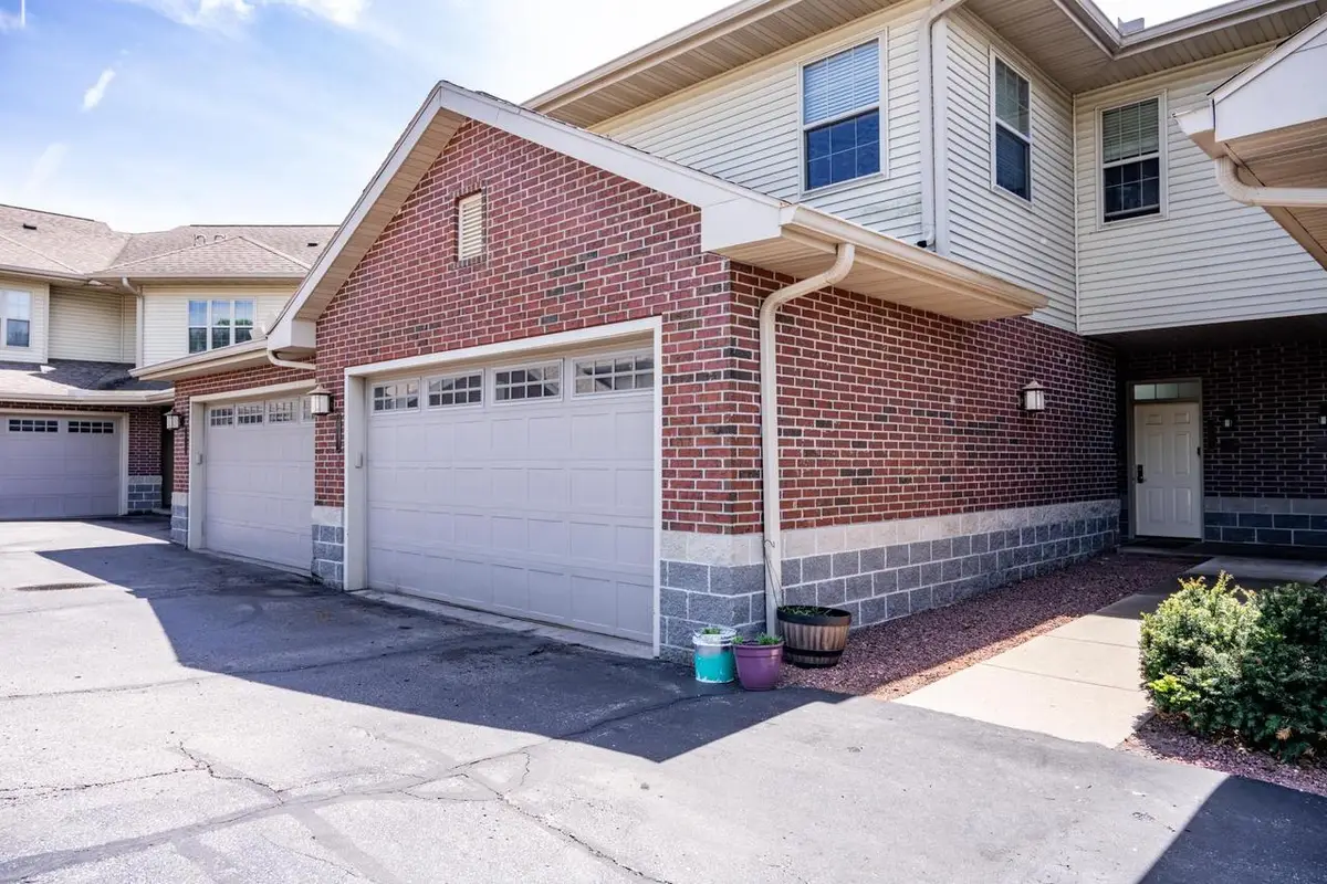 670 E Lake Avenue #203, Wisconsin Dells, WI 53965 - #1