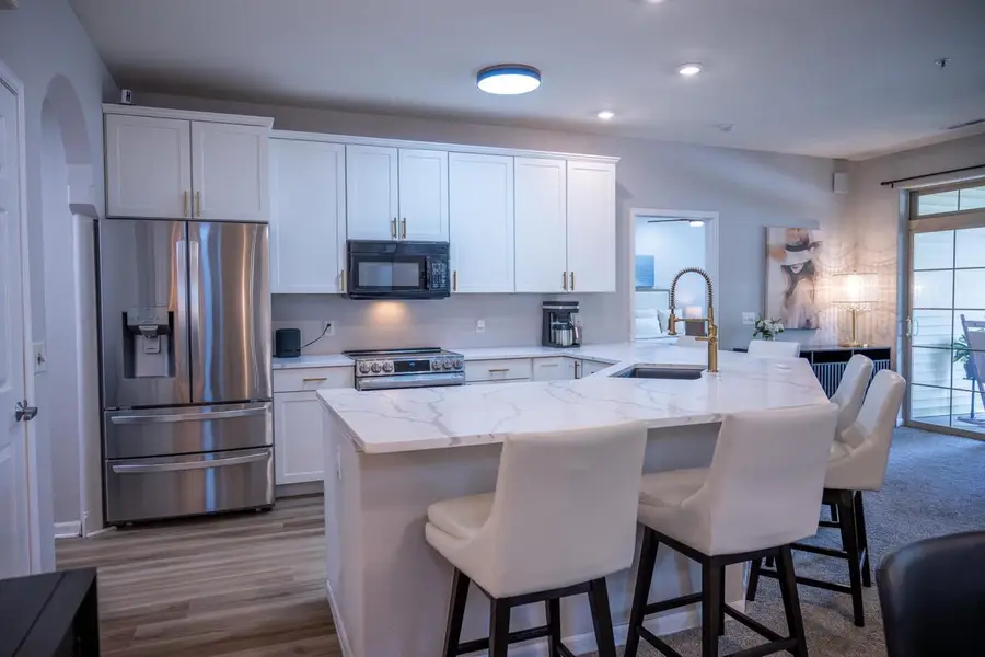670 E Lake Avenue #203, Wisconsin Dells, WI 53965 - #3