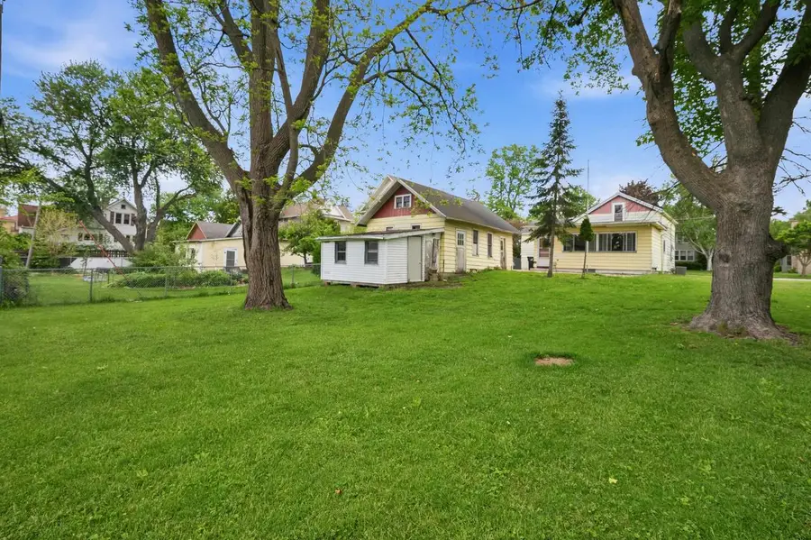 517 W Maple Avenue, Beaver Dam, WI 53916 - #3