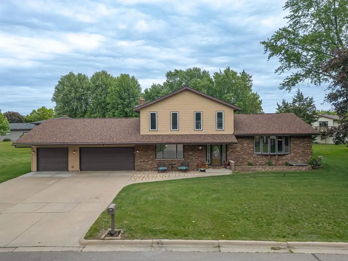 815 Westwood Drive, Onalaska, WI 54650 - #1