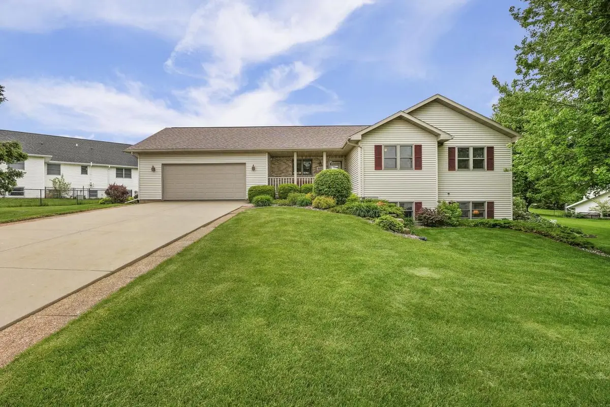 605 Prairie Hills Drive, Dodgeville, WI 53533 - #1