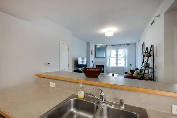 360 W Washington Avenue #712, Madison, WI 53703