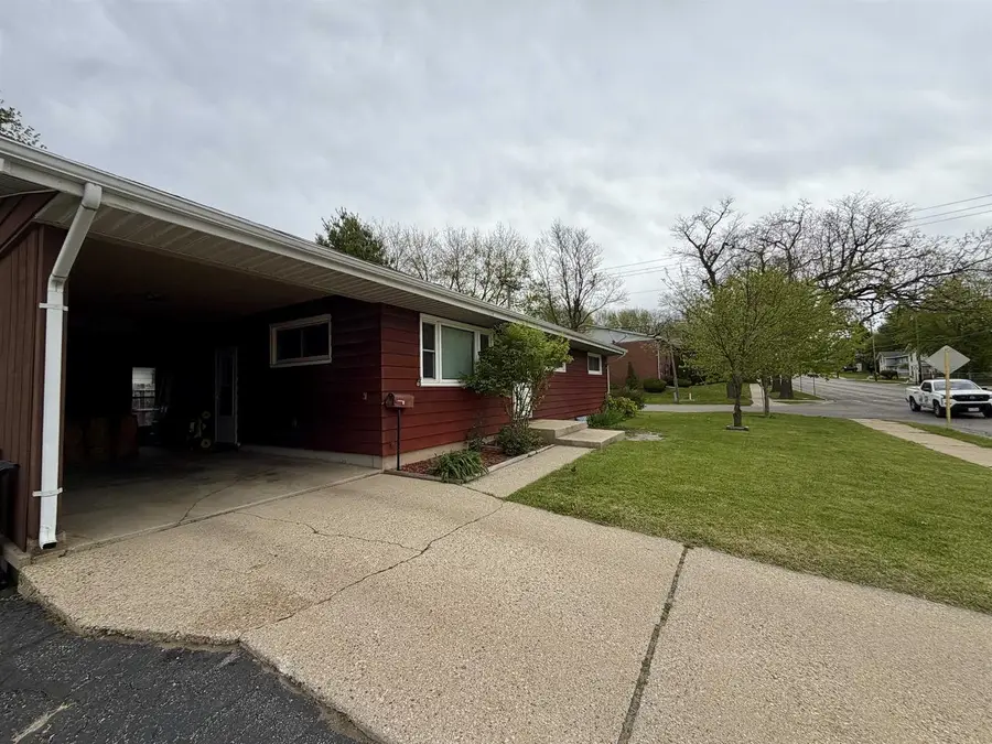 265 E Memorial Drive, Janesville, WI 53545 - #2