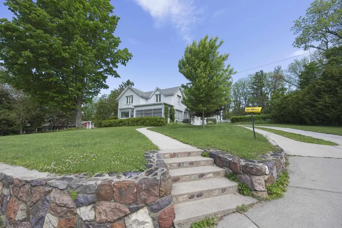 304 10th Avenue, Baraboo, WI 53913 - #1