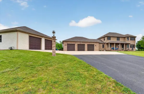 W6383 Hackbarth Road, Fort Atkinson, WI 53538