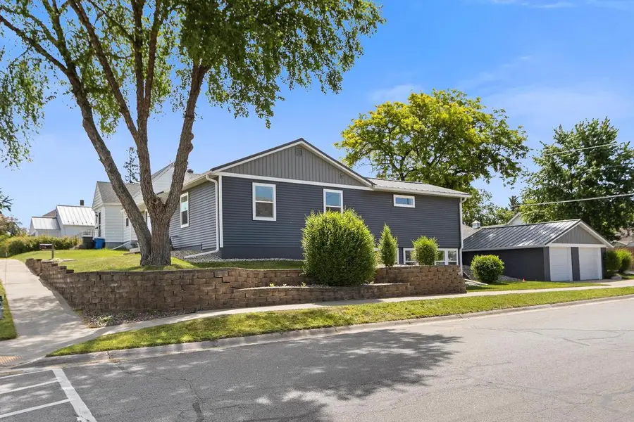 432 W Marion Street, Portage, WI 53901 - #3