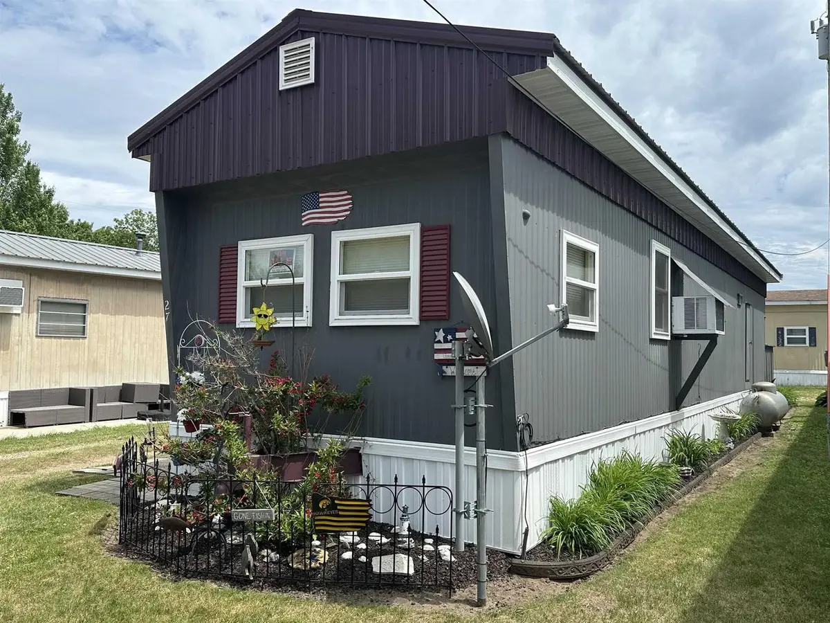 555 Ripley Court #27, Harpers Ferry, IA 52146 - #1