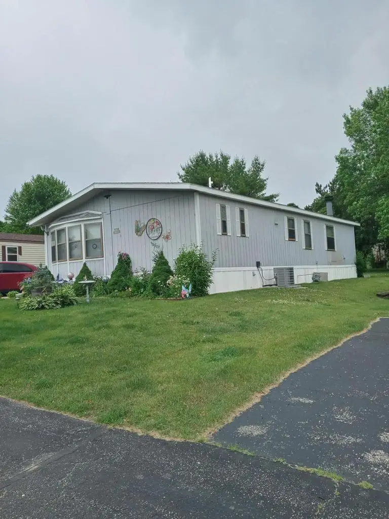W210N11678 Pinecrest Lane, Germantown, WI 53022 - #1