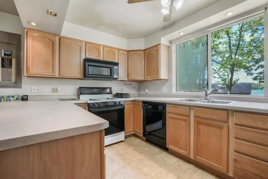 3266 N Parker Lake Road, Oxford, WI 53952 - #3