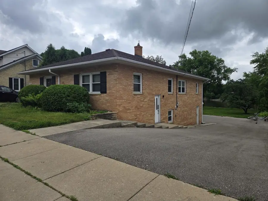 412 E Sherman Avenue, Fort Atkinson, WI 53538 - #2