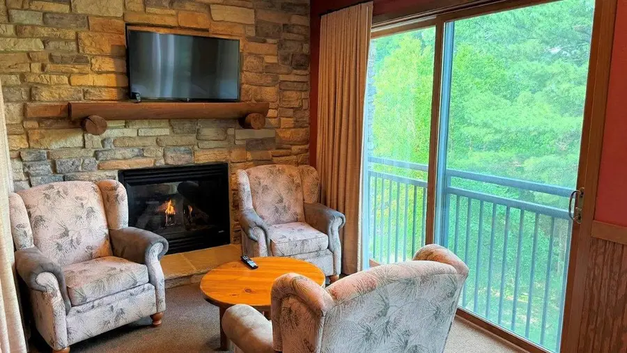 350 E Hiawatha Drive #324, Wisconsin Dells, WI 53965 - #3