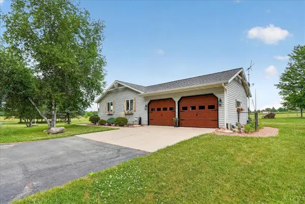 W8127 Dumke Road, Portage, WI 53901