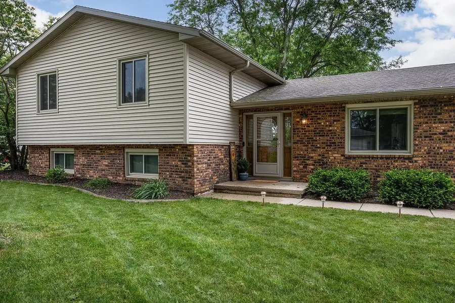 305 Raymond Road, Waunakee, WI 53597 - #2