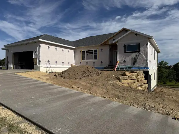 102 Diamond Oaks Drive, Dodgeville, WI 53533