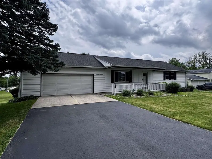 320 W 3rd Street, Fox Lake, WI 53933 - #2
